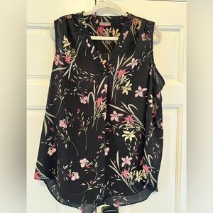 Light weight black sleeveless v-neck! 🖤